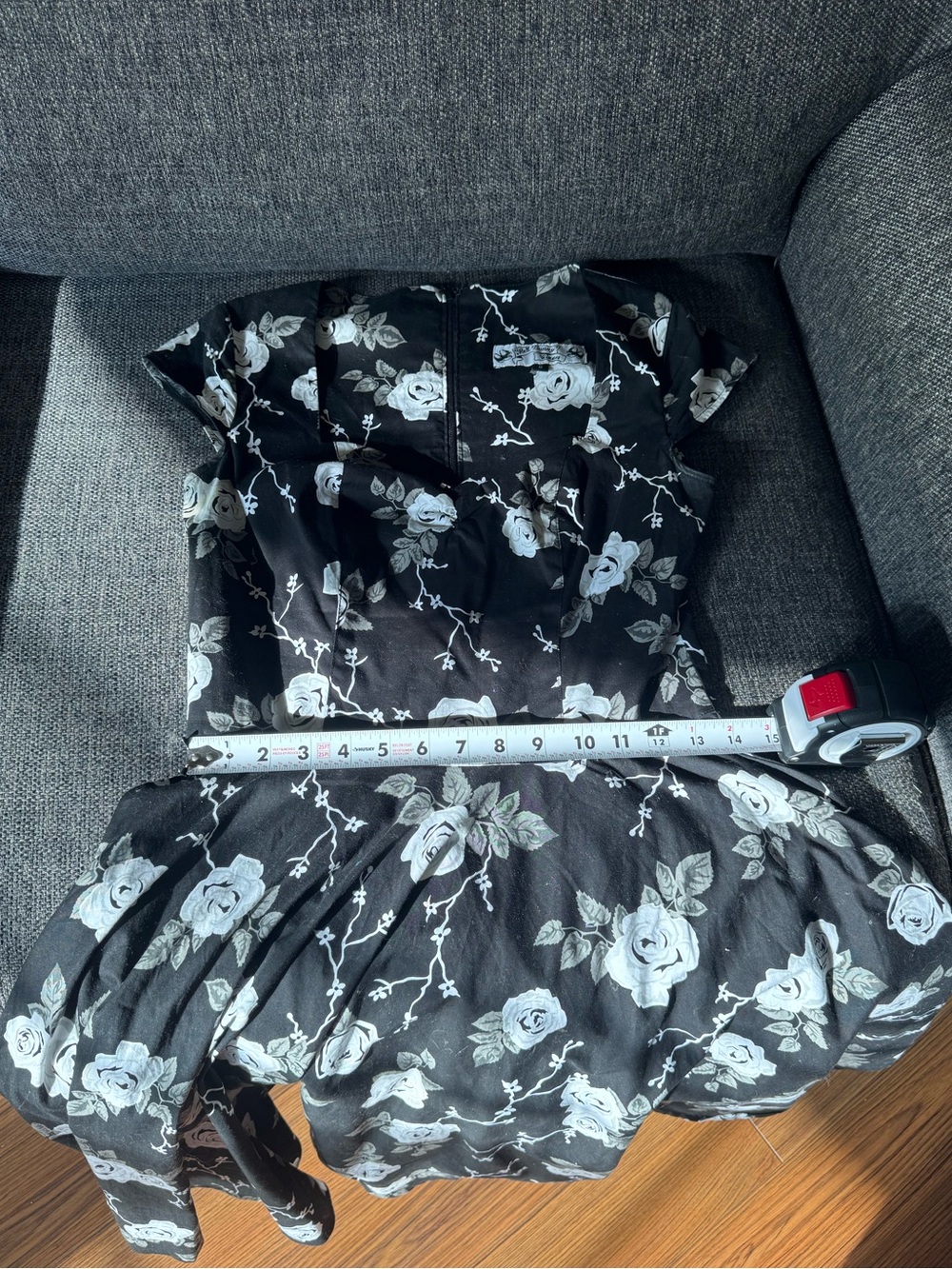 Hell Bunny Black & White Rose Fit And Flare Midi Dress - Picture 6 of 7
